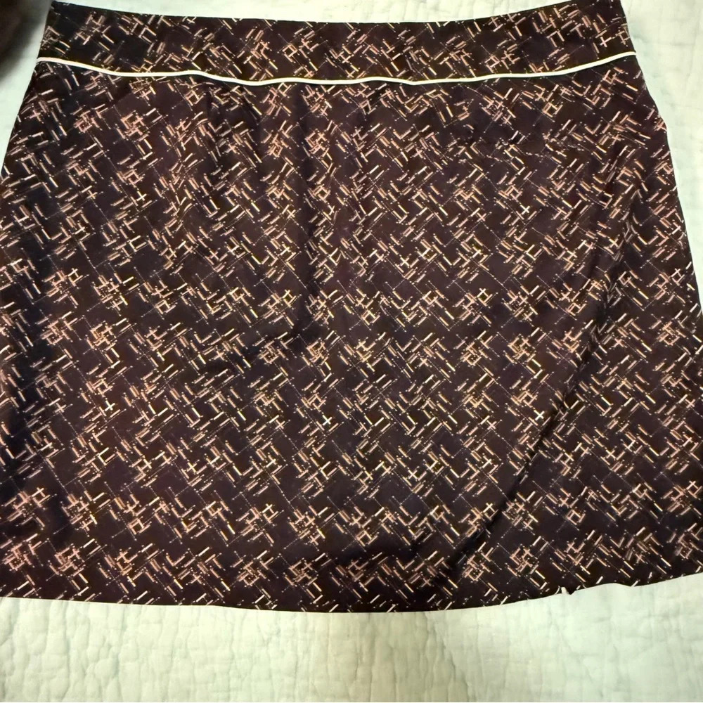 Izod Black and White A-Line Skort - Picture 8 of 13